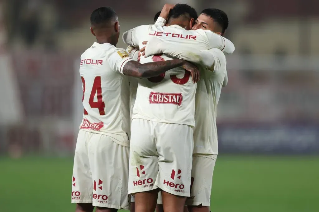 Christopher Olivares celebrano un gol en Liga 1. (Foto: IMAGO).