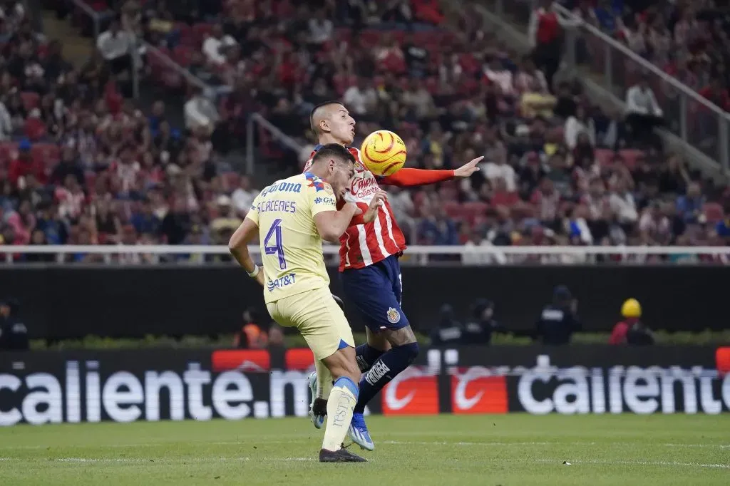 La polémica del clásico ¿es pena de Cáceres a Alvarado?