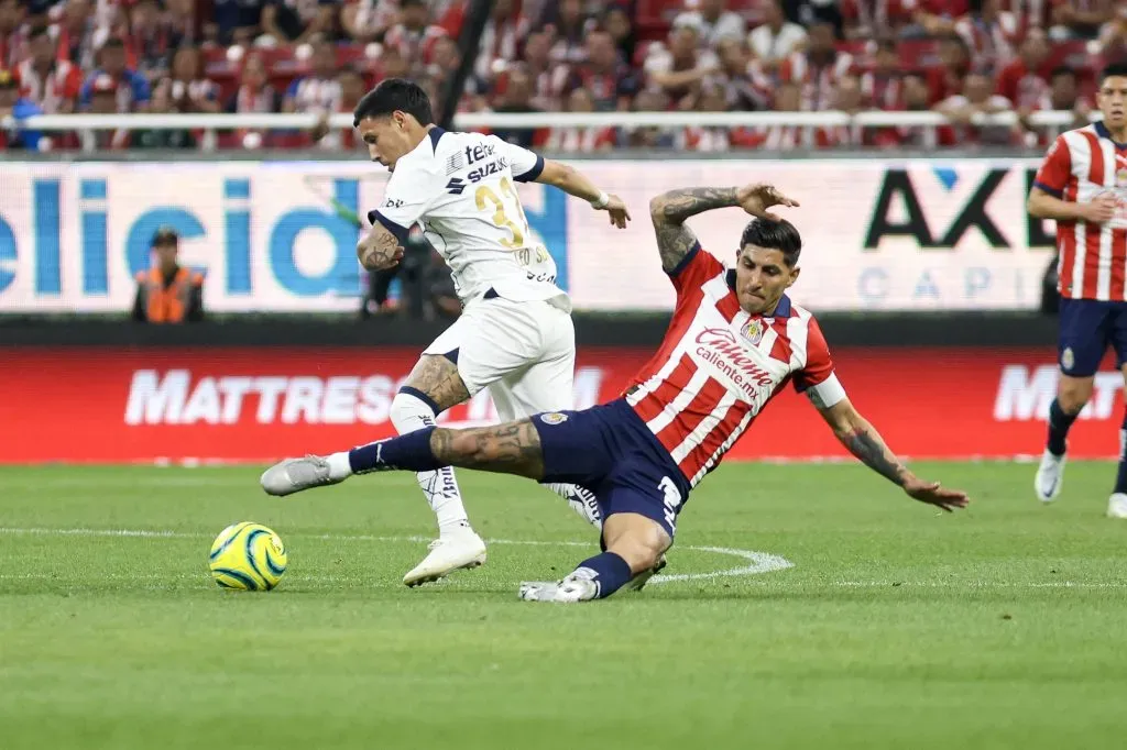 Pumas perdió 23 partidos, empató 24 y ganó solo uno ante Chivas en los últimos 42 años. (Imago)