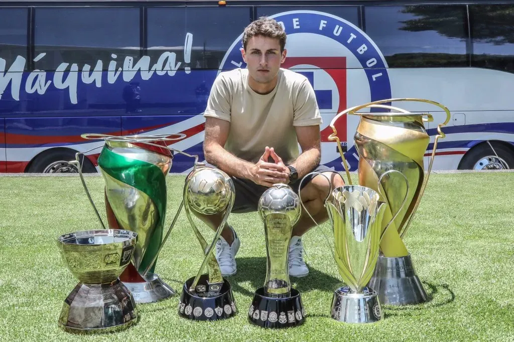 Cruz Azul recordó todos los títulos que ganó Santi Giménez como cementero. (Foto: Cruz Azul)