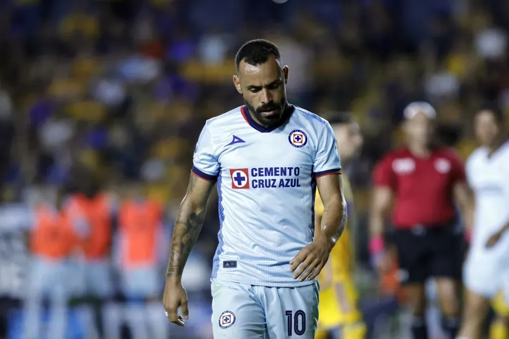 Moisés Vieira y una salida cantada de Cruz Azul (Imago 7)