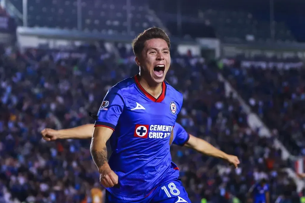 Rodrigo Huescas reveló la nostalgia que sintió al volver al Estadio Azul (Imago 7)