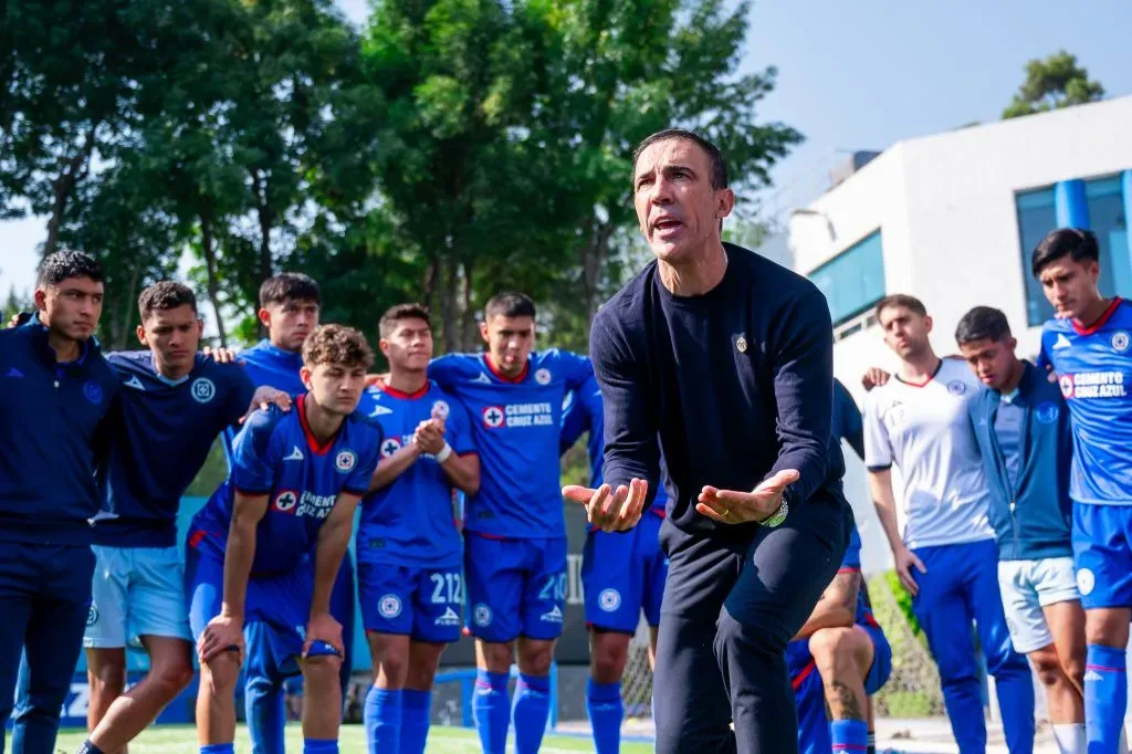 Vicente Sánchez, DT de Cruz Azul Sub 23 y apuntado por la alineación indebida. (Imago 7)