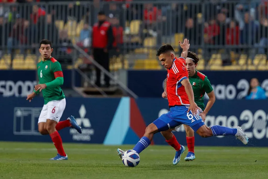 Vicente Pizarro en la selección chilena Sub 23. Crédito: La Roja.