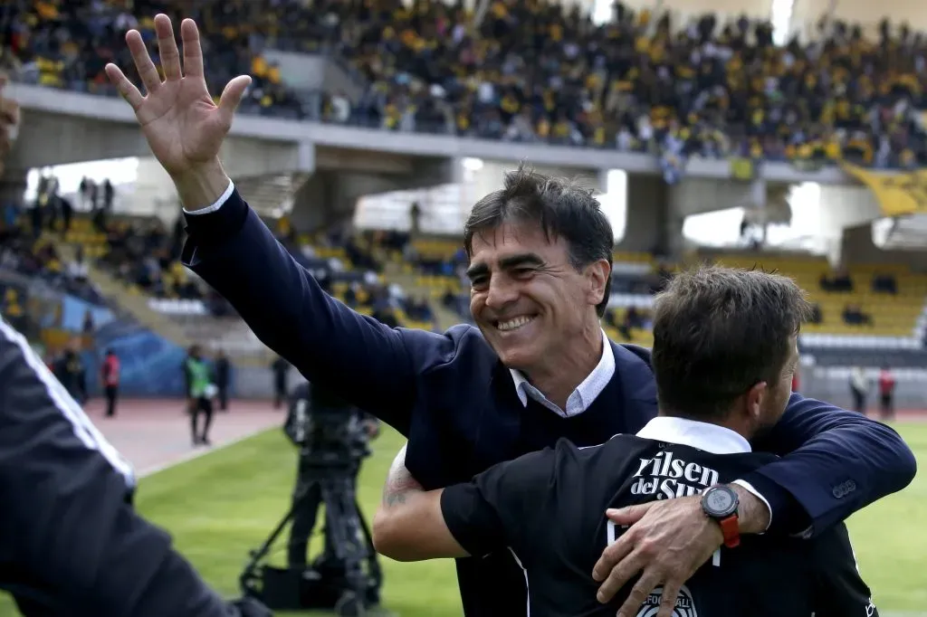 Como entrenador del Cacique, Quinteros conquistó cuatro títulos. | Foto: Photosport.