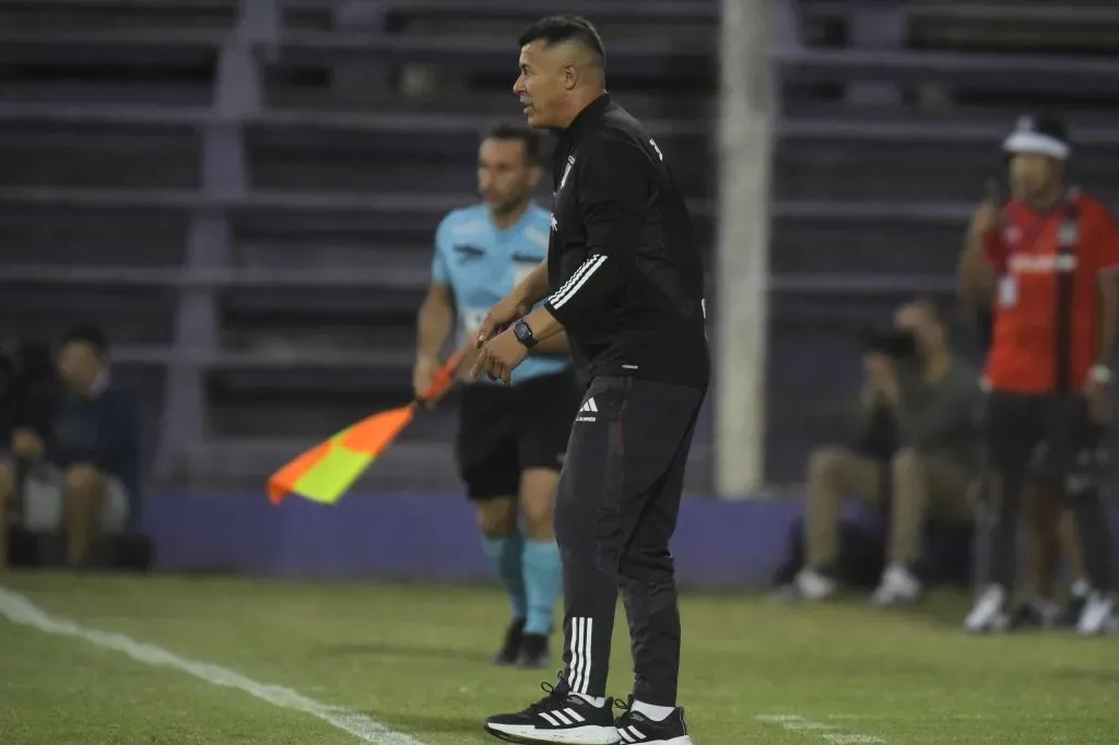 Jorge Almirón durante el amistoso de Colo Colo vs Liverpool de Uruguay. (Foto: Photosport)