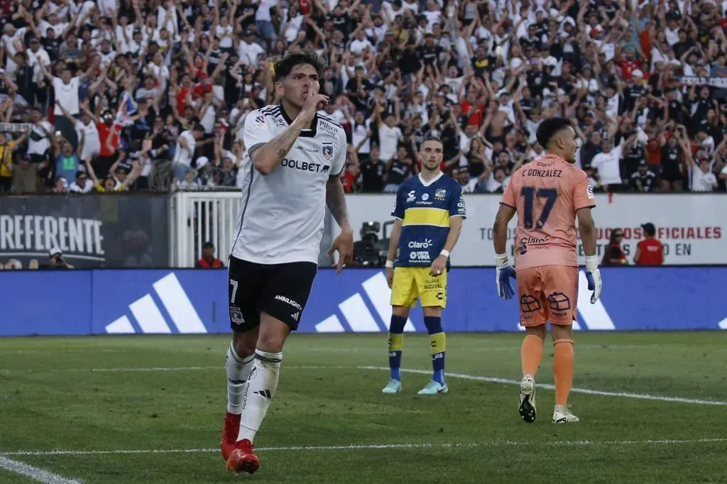 La celebración de Carlos Palacios. (Foto: Photosport)