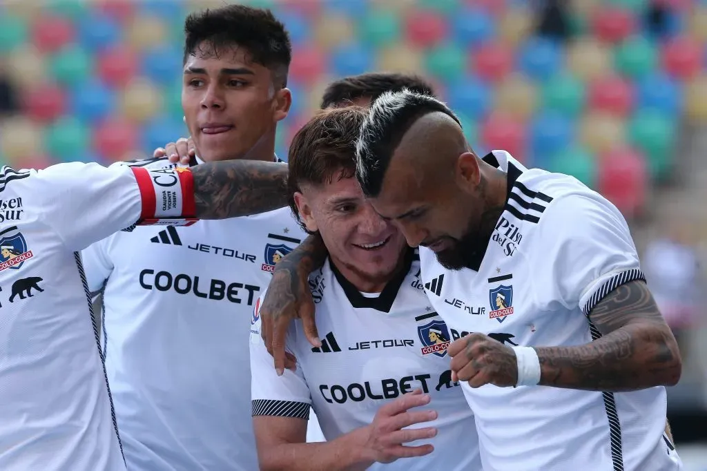 Arturo Vidal y Damián Pizarro en el partido de Colo Colo vs Audax Italiano. (Foto: Photosport)