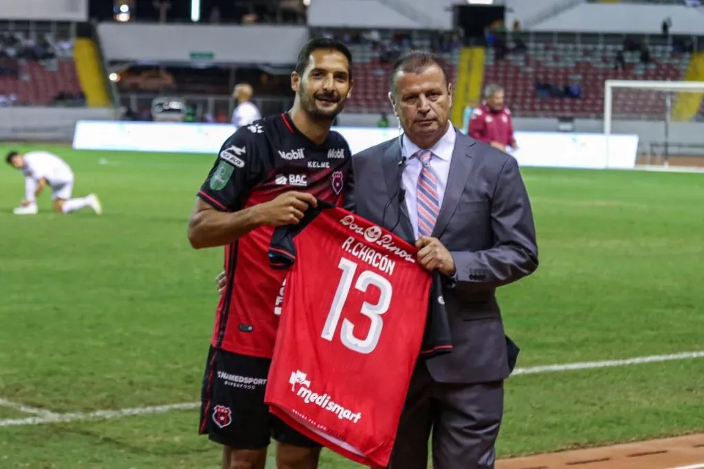 Chacón sueña con unir a Celso con Joel en Alajuelense.