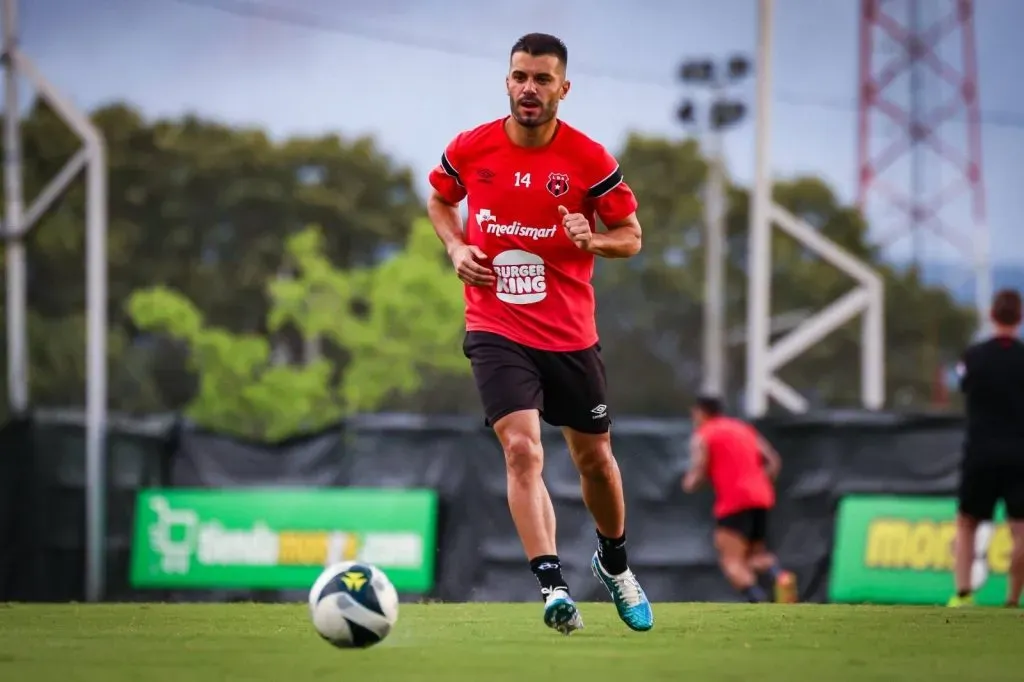 Iago Falque se recupera de una fractura (LDA).