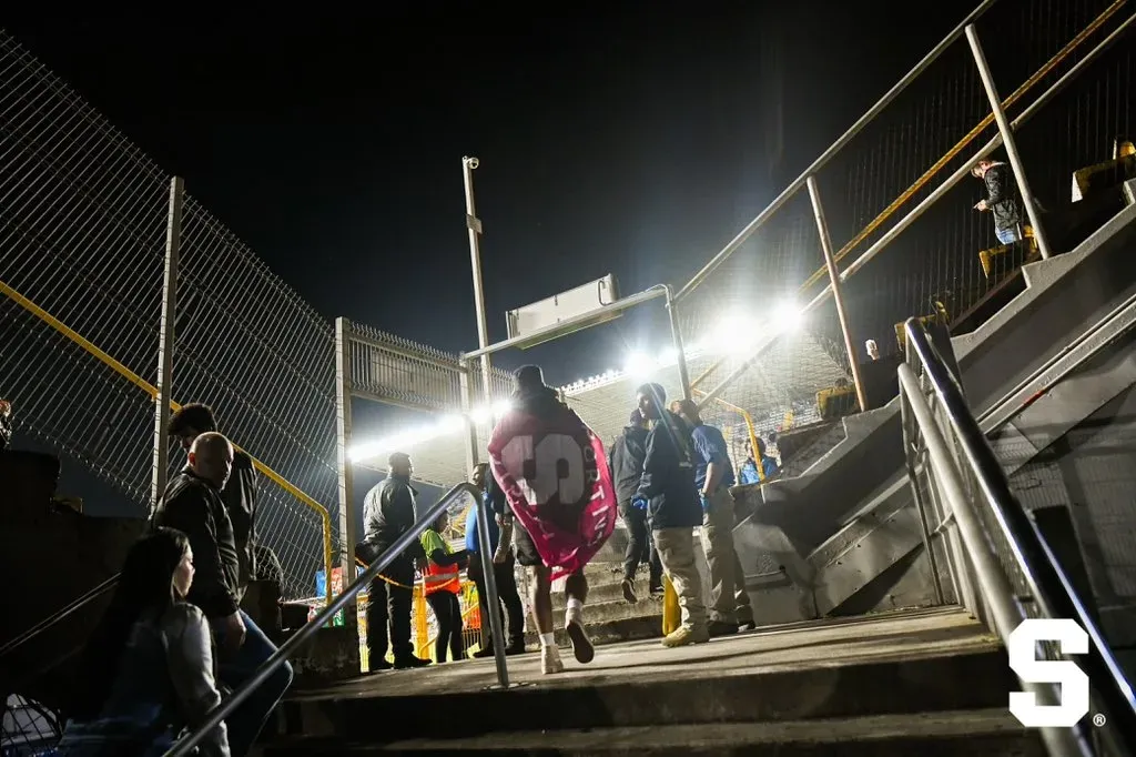 La gente no para de llegar al Saprissa.