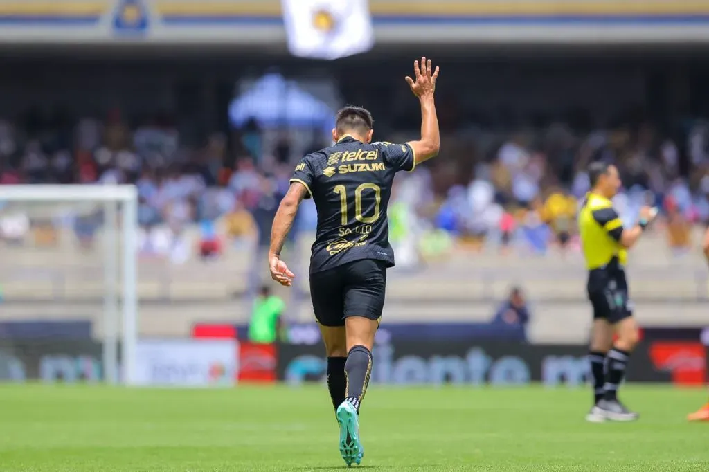 Eduardo Salvio “Toto” en festejo de gol, durante el partido de la jornada 15 del torneo Clausura 2023 de la Liga BBVA MX, entre los Pumas de la UNAM y los Diablos Rojos del Toluca, celebrado en el Estadio Olímpico Universitario. Foto: Imago7/ Eloisa Sánchez