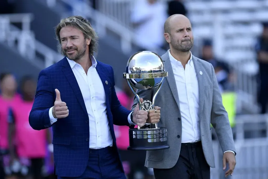 Diego Lugano no quedó contento con el arbitraje (Hernan Cortez/Getty Images)