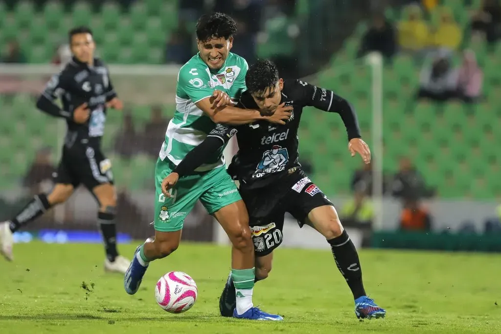 Jugadores durante el partido de la jornada 12 del torneo Apertura 2023. Foto: Imago7