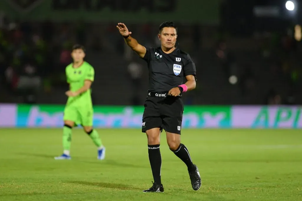 Fernando Guerrero, árbitro central, durante torneo Apertura 2023. Foto: Imago7