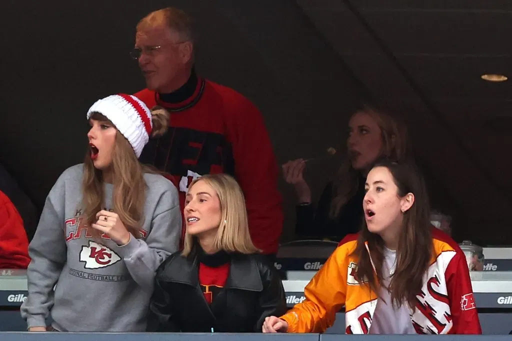 Taylor Swift, Scott Kingsley Swift, Ashley Avignone, Brittany Mahomes, and Alana Haim. Foto: Getty Images