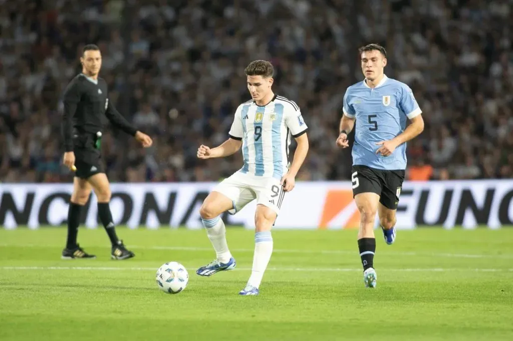 Julián vs Uruguay. (Foto: La Página Millonaria / Diego Haliasz).