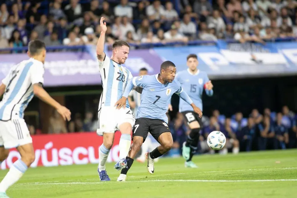 De La Cruz jugó un partidazo vs. Uruguay. (Foto: La Página Millonaria).