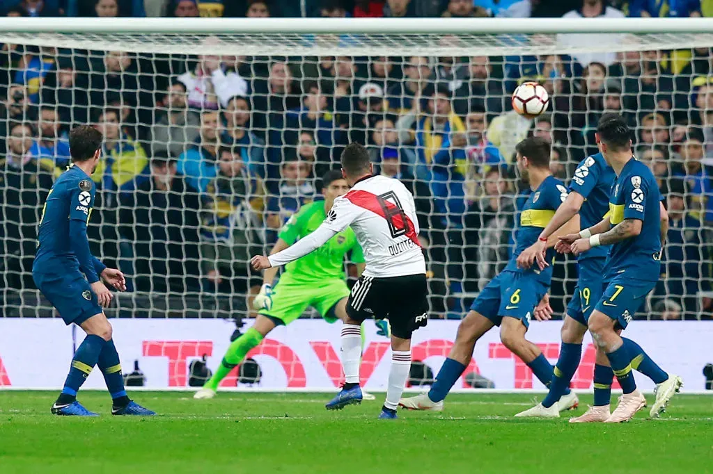 El gol eterno de Juanfer contra Boca. (Foto: Getty).