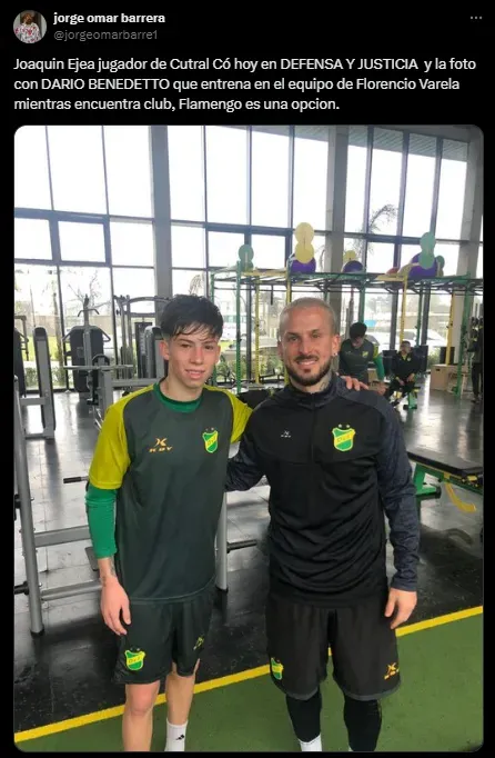 Benedetto, junto a un juvenil del Halcón.