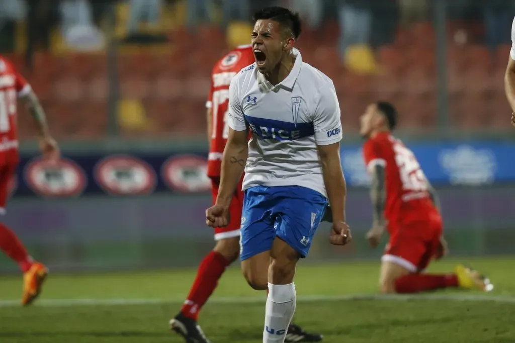 Universidad Católica se prepara para entrar en el mercado de pases. Foto: Marcelo Hernandez/Photosport