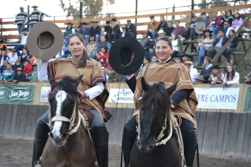 Marjorie Hermosilla y Yeny Troncoso las grandes ganadoras. Foto: Jorge Reyes.