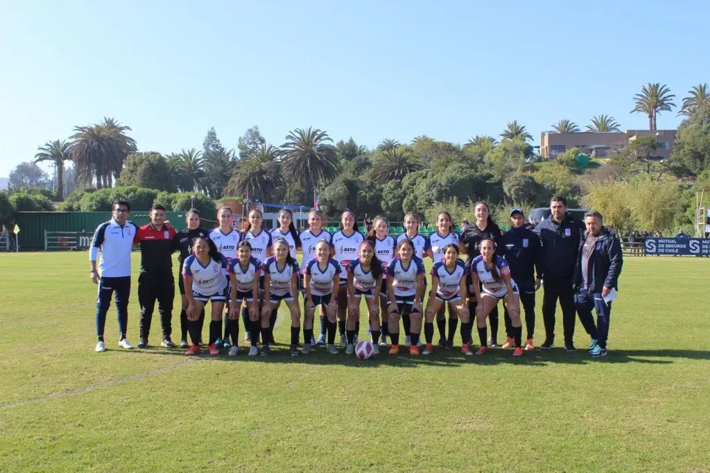 El plantel de Melipilla sin poder disputar su partido en Mantagua por el Ascenso Femenino. | Foto: Deportes Melipilla.