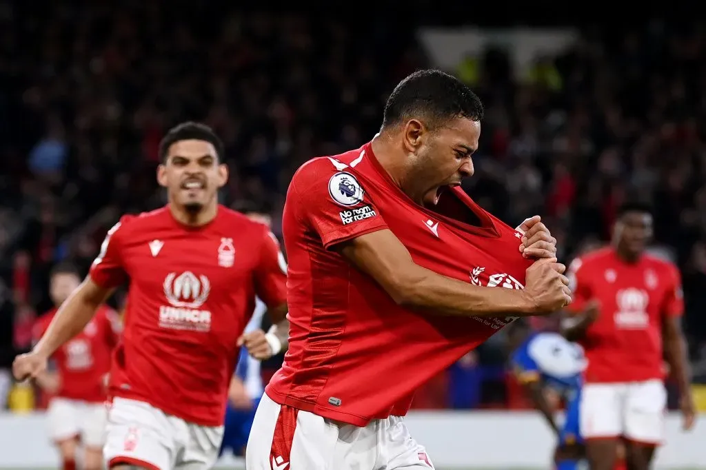 Renan Lodi estuvo a punto de marcarle al Brighton &amp; Hove Albion, pero finalmente fue autogol de Gross. Así lo gritó el carrilero izquierdo de todas maneras. (Gareth Copley/Getty Images).