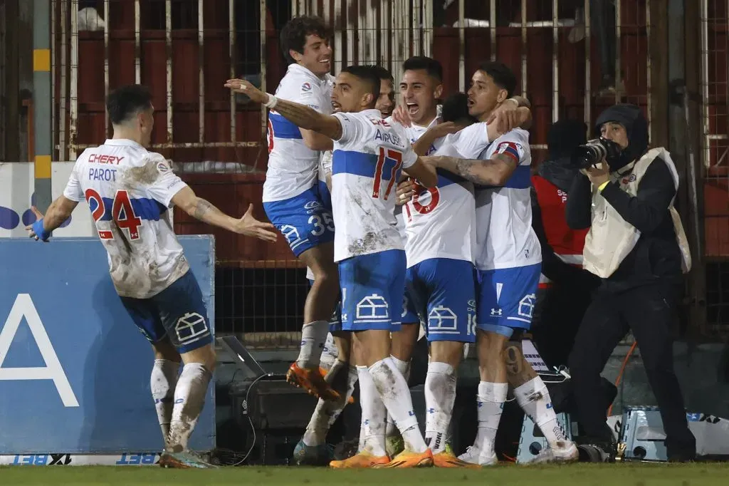 La UC volvió a los abrazos tras vencer 2-0 a Coquimbo Unido. | Foto: Photosport
