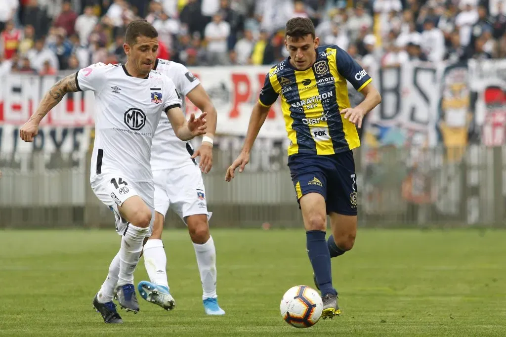 Maximiliano Cerato en acción en un duelo ante Colo Colo durante el Campeonato Nacional 2019. (Raúl Zamora/Photosport).