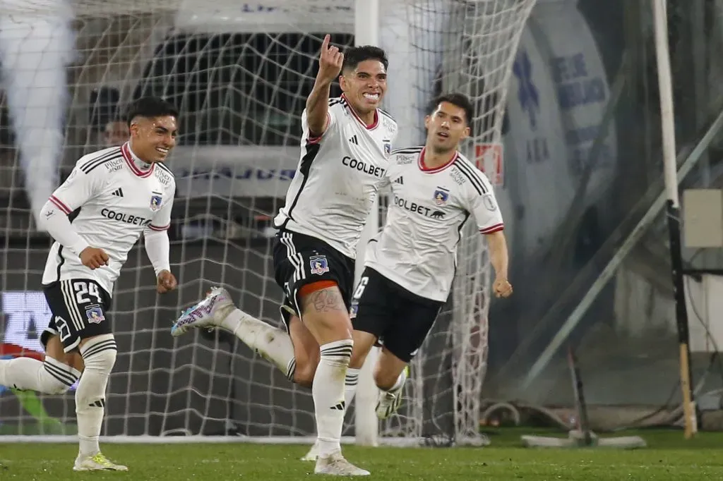 Carlos Palacios festeja el golazo que le anotó a Huachipato en el triunfo de Colo Colo por 3-1. (Sebastián Cisternas/Photosport)