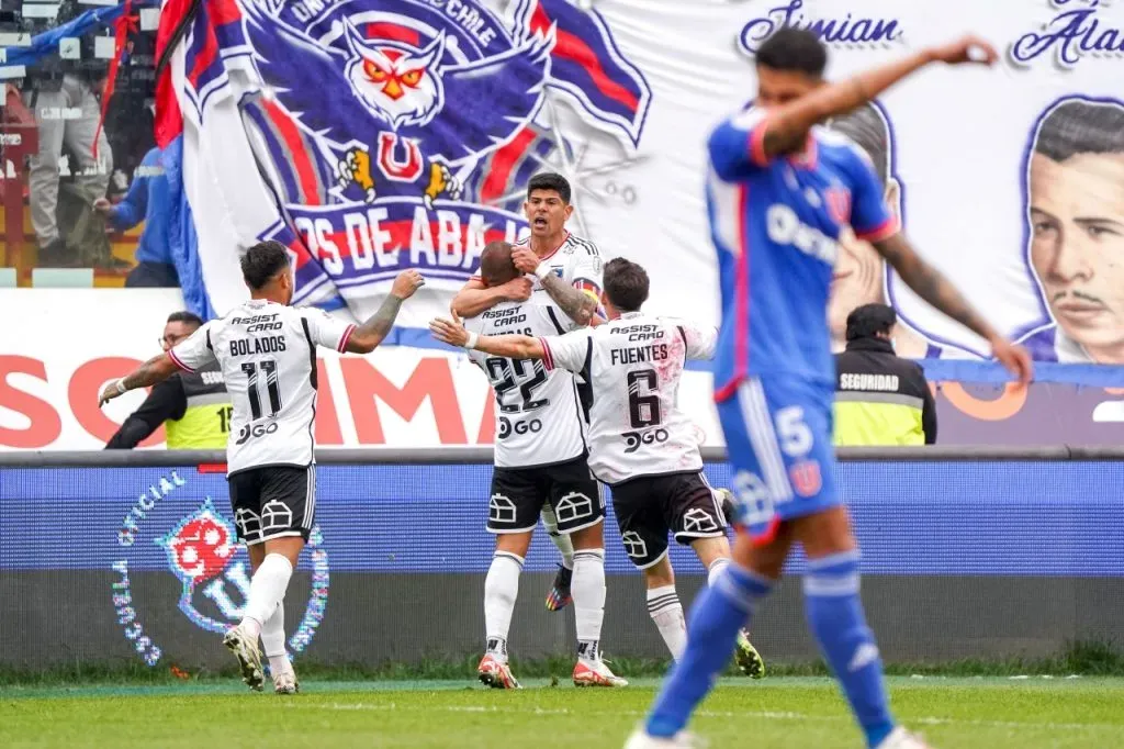 Colo Colo celebrando su gol ante la U en Santa Laura (Guille Salazar)