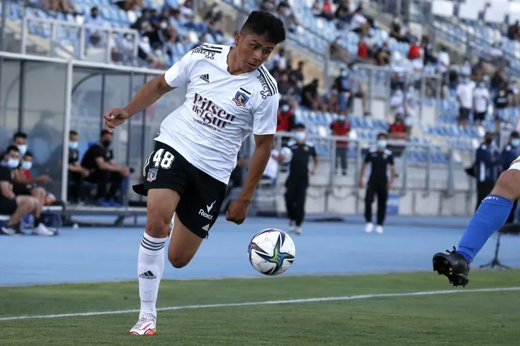 Damián Pizarro estará un mes lejos de las canchas por una fractura en la mano izquierda luego de la pelea. | Photosport