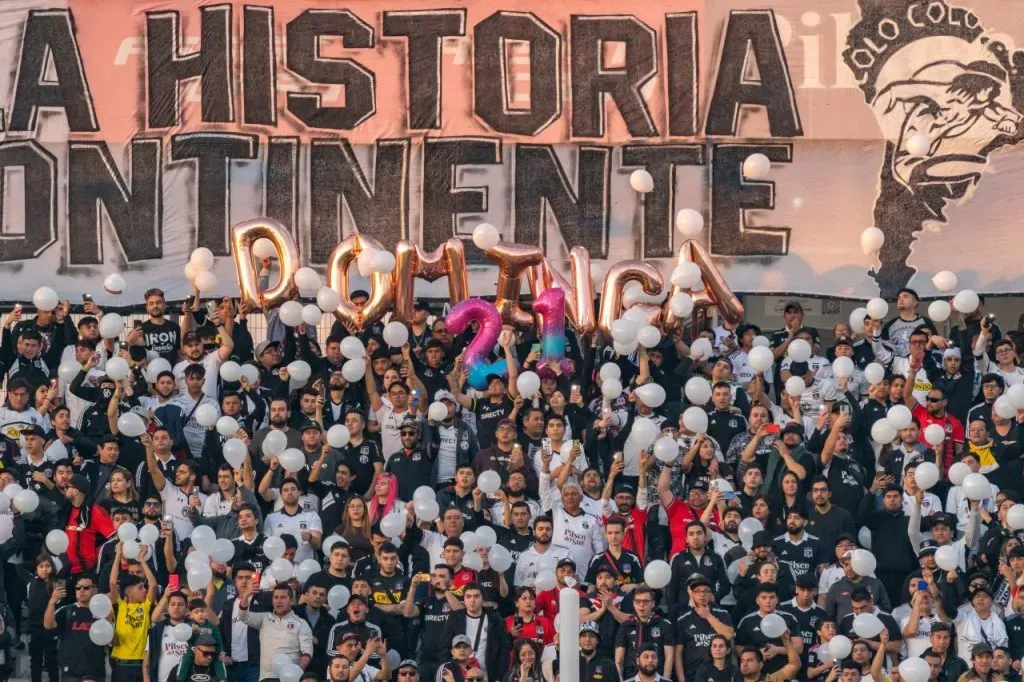 El homenaje de los hinchas de Colo Colo a Wiemberg (Guille Salazar)