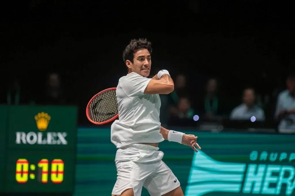 Cristian Garín en acción durante las Finales de Copa Davis (@matias_canessa)