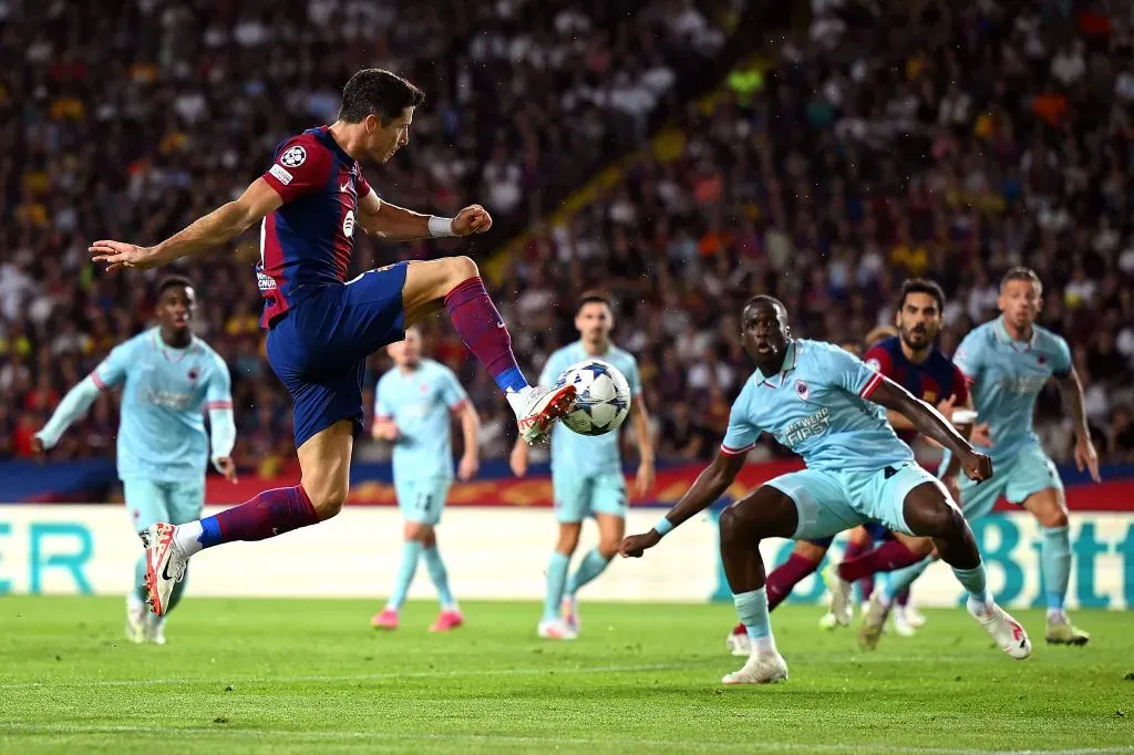 Lewandowski tuvo una noche mágica en los últimos minutos. (Photo by David Ramos/Getty Images)