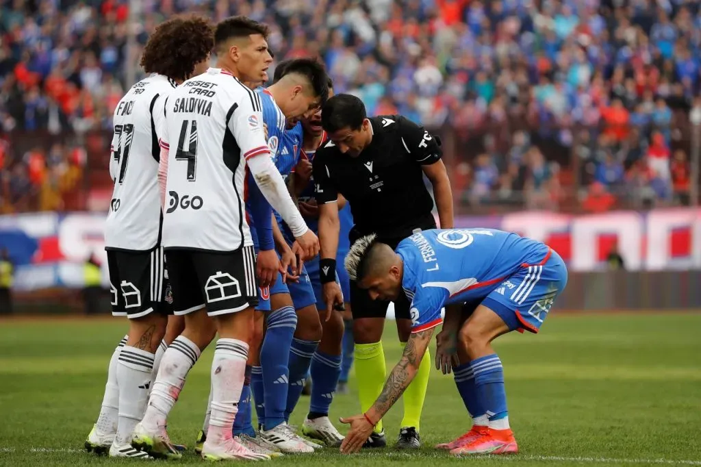 Felipe González en acción durante el Superclásico (Photosport)