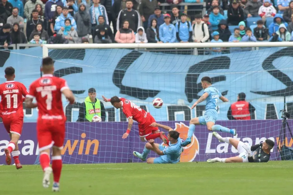 Matías Cavalleri anotando el gol de La Calera ante O’Higgins (Photosport)