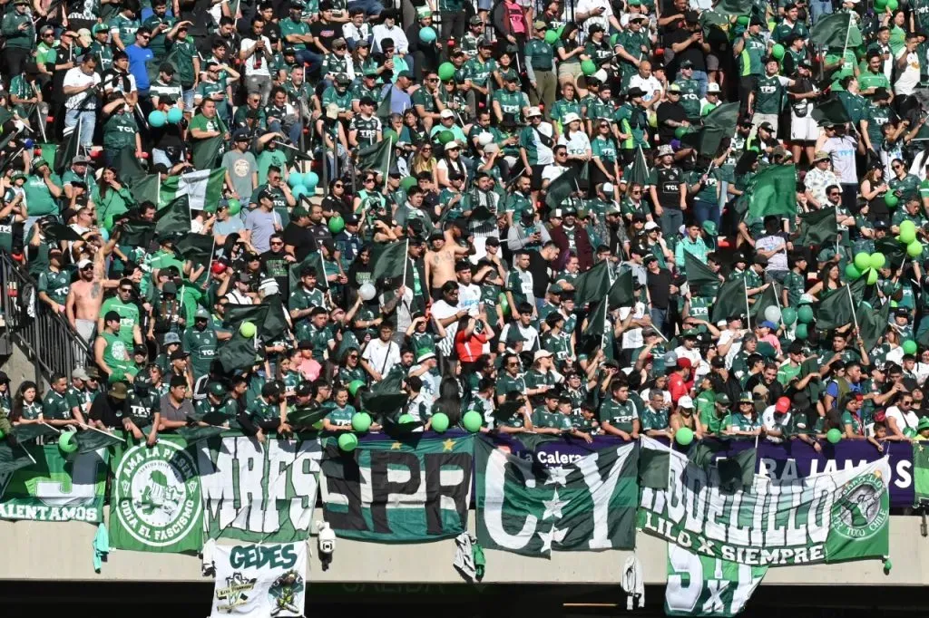 Se espera masiva presencia de hinchas del Wanderers en Iquique (Photosport)