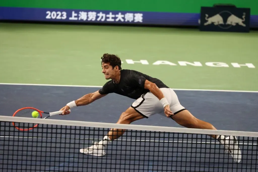 Cristian Garin en acción durante el Masters 1000 de Shanghai (Getty Images)