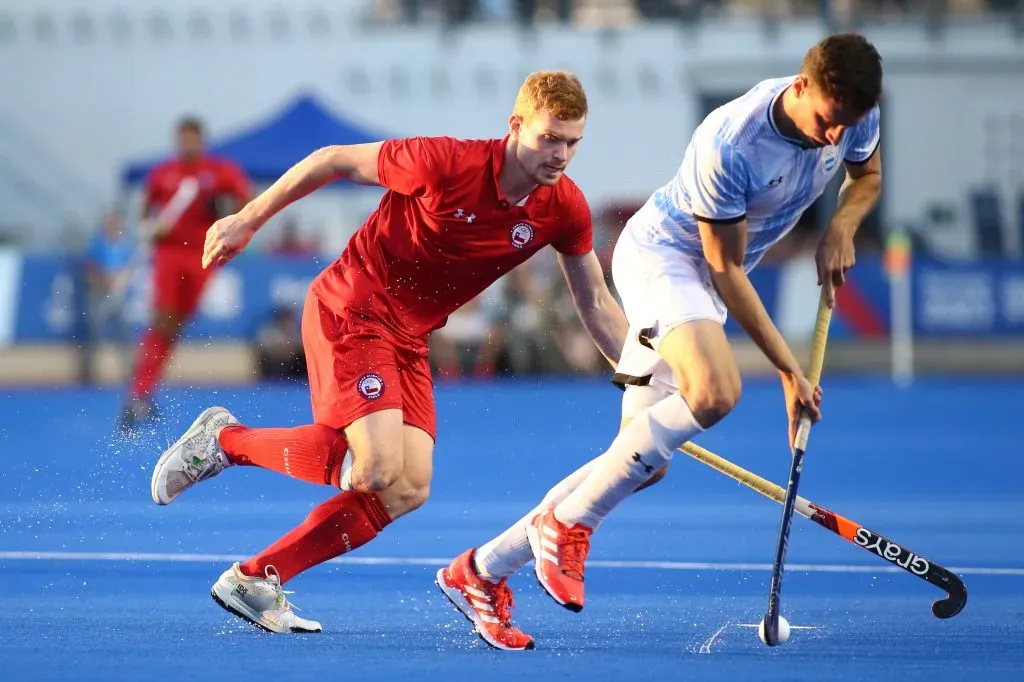 Plata de Los Diablos en el hockey césped.