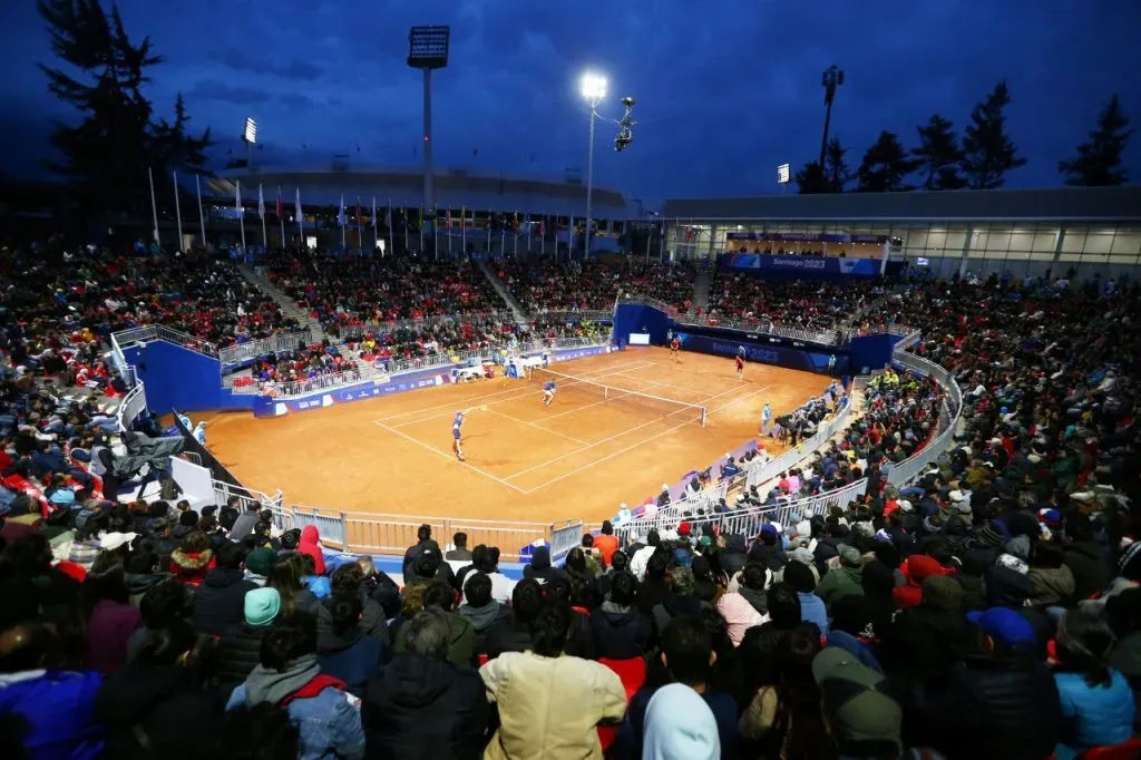Un repleto Estadio Nacional vivió la final del dobles masculino en Santiago 2023 (Photosport)
