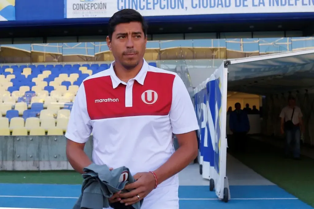 Nicolás Córdova durante su paso como técnico en Universitario (Photosport)