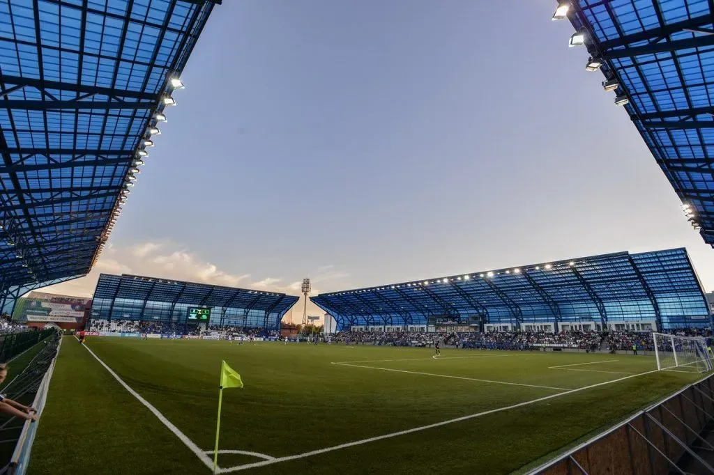 El Estadio Gazovik, la posible nueva casa de Thompson en Rusia. | Foto: Archivo.