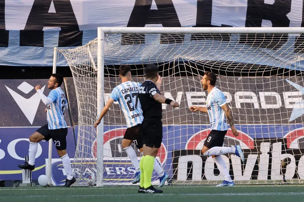 Joaquín Larrivey celebraba el gol de la apertura del marcador. Luego, el VAR lo anuló | Photosport