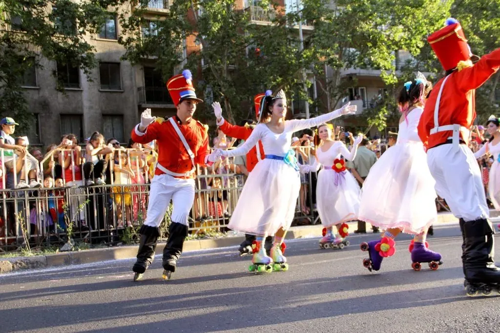 Conoce uno por uno a los personajes de la Paris Parade