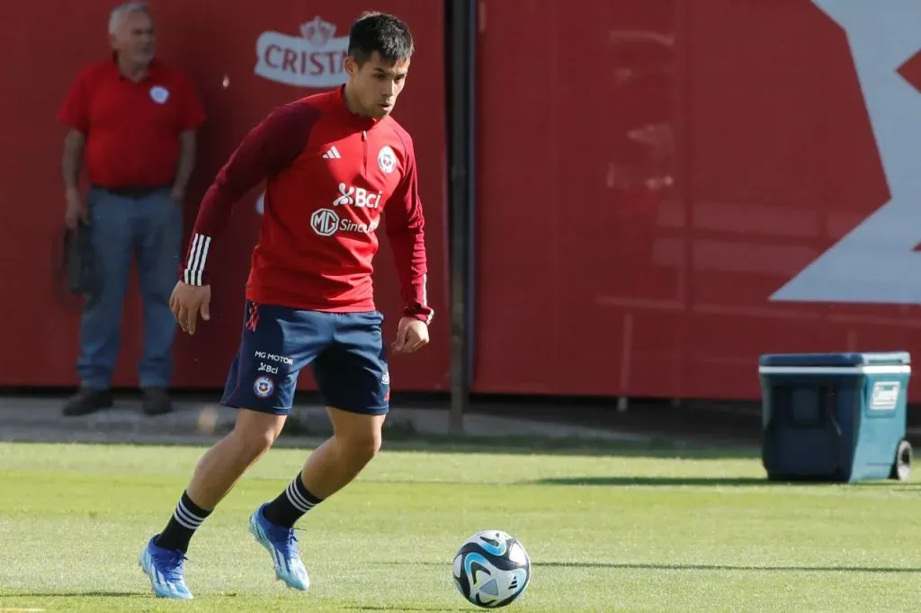 Alexander Aravena dio el salto desde la UC a la Selección (Photosport)