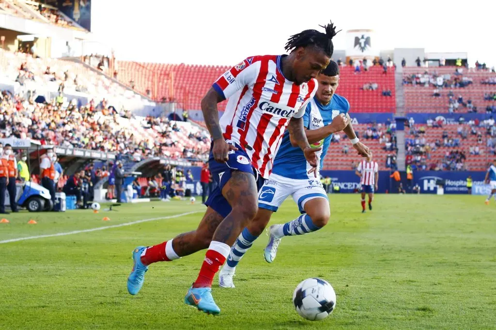 Abel Hernández en acción por el Atlético San Luis del fútbol mexicano. (Leopoldo Smith/Getty Images)