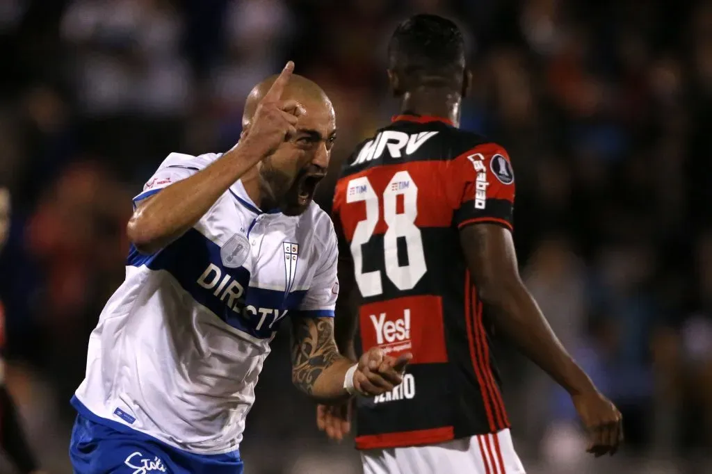Santiago Silva le anotó dos goles a Flamengo: uno en el Maracaná y otro, en San Carlos de Apoquindo. Lo gritó asó. (Andrés Piña/Photosport).