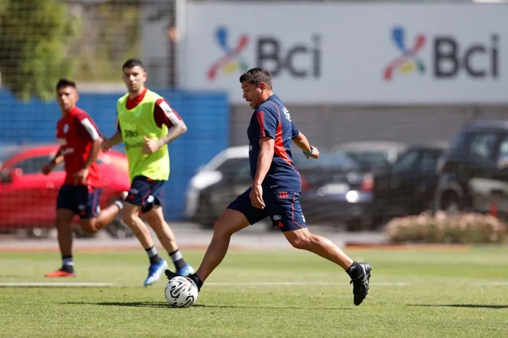 Nicolás Córdova dirige la práctica de Chile Sub 23 (Carlos Parra/ANFP)